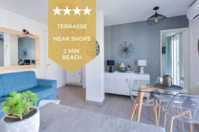 2 minutes walking distance to beaches and shopping! With Terrace